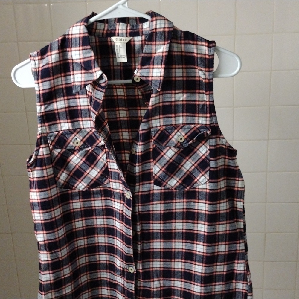 WOMENS FOREVER 21 SLEEVELESS SHIRT